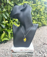collana-con-fiore-di-campo-giallo-acciaio-inox