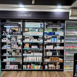 Restyling mobili farmacia Padova scaffalature con pellicole per interni