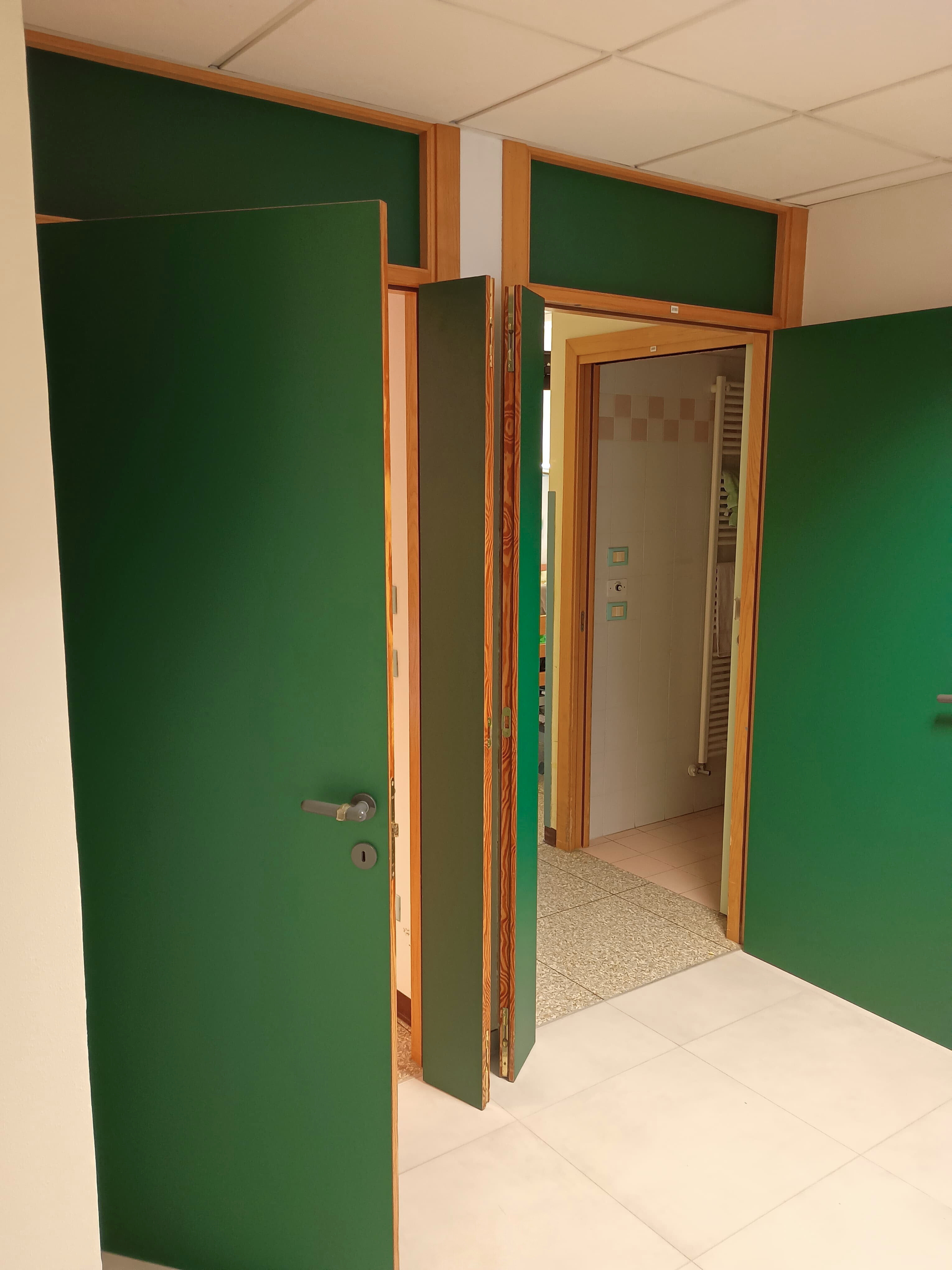 riqualificazione-porte-casa-riposo-belvedere-treviso-dopo3.jpeg porta ingresso camera verde dopo