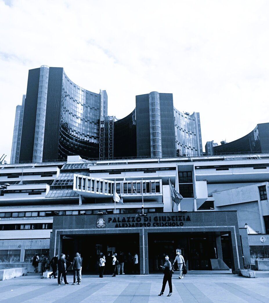 tribunale black white.jpeg tribunale black white.jpeg