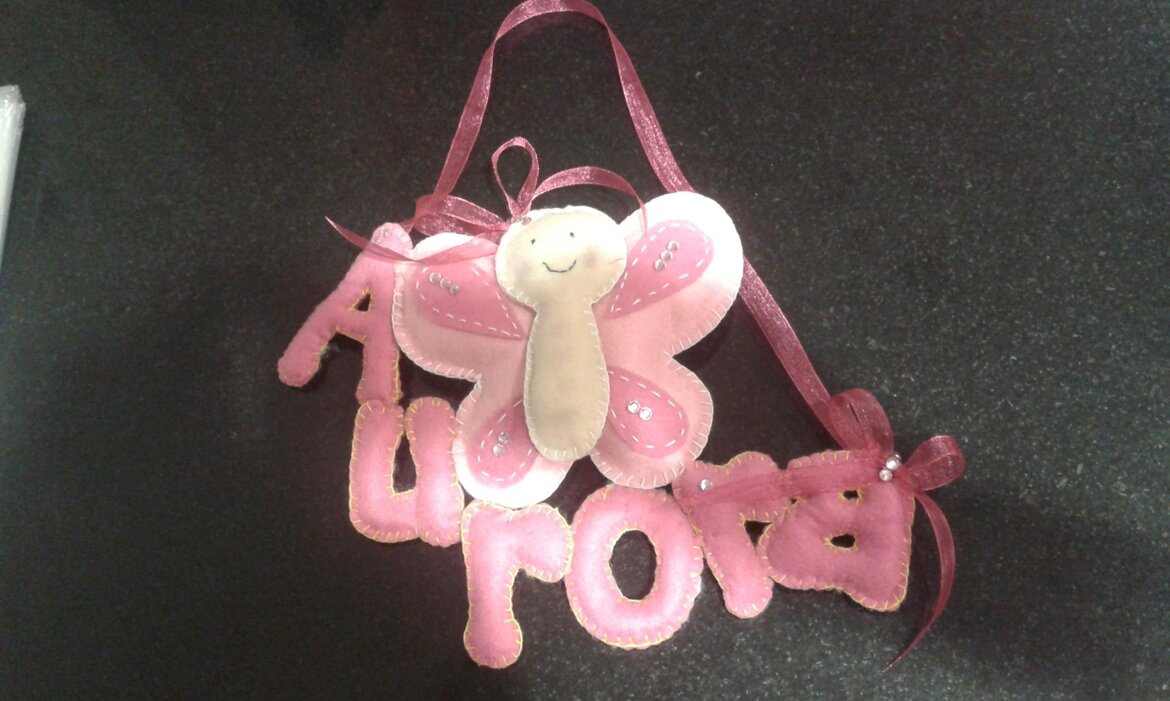 dietro porta con farfalla Aurora