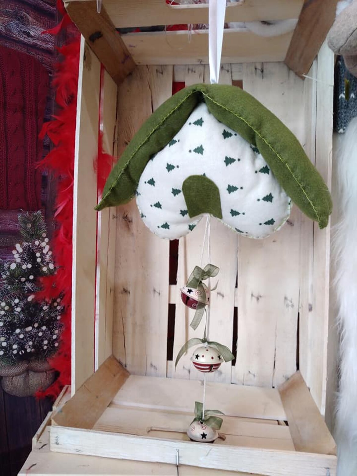 dietroporta casetta in pannolenci con campanelli