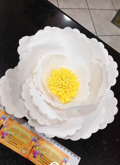 fiore di carta gigante
