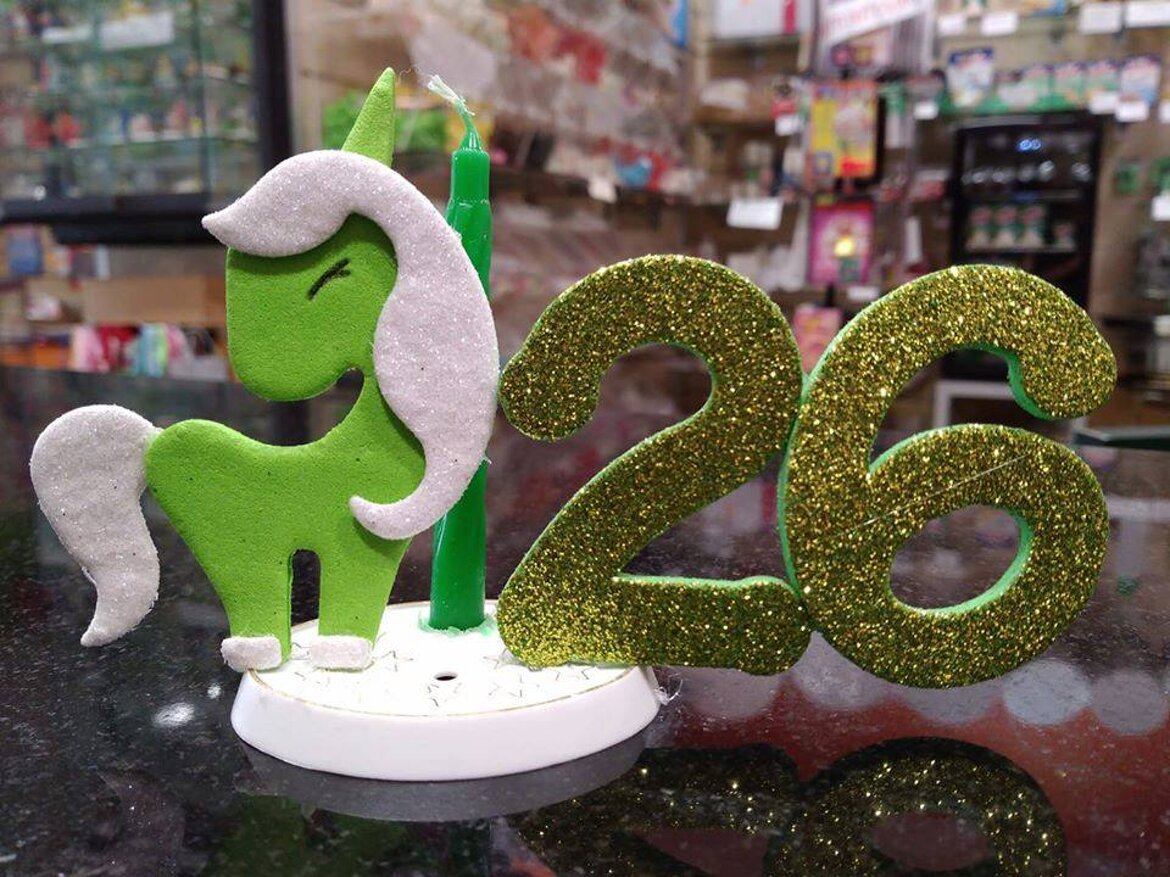 candela personalizzata con unicorno