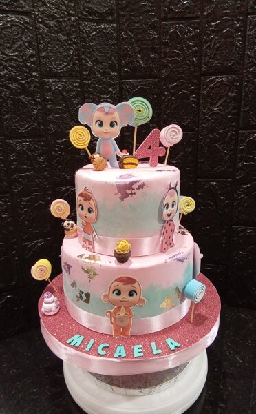 torta scenografica baby cry. torta scenografica baby cry,realizzata in gomma eva