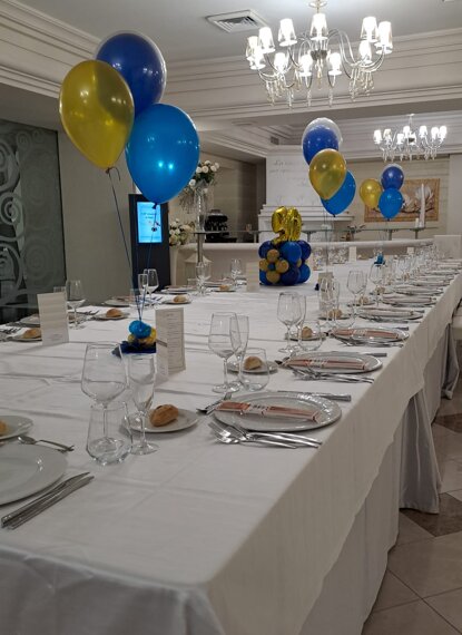 allestimento 50 anni blu e oro