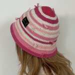 cappello-crochet-rosa-righe