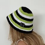 cappello-crochet-bianco-nero-lime