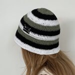 cappello-crochet-bianco-nero-verde-militare