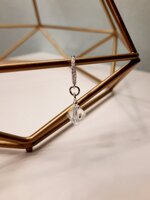 orecchino-huggie-crystal