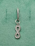 orecchino-white-infinity