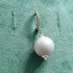 orecchino-white-beads