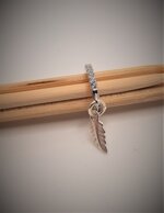 orecchino-white-leaf