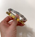 bracciale-rigido-hearts