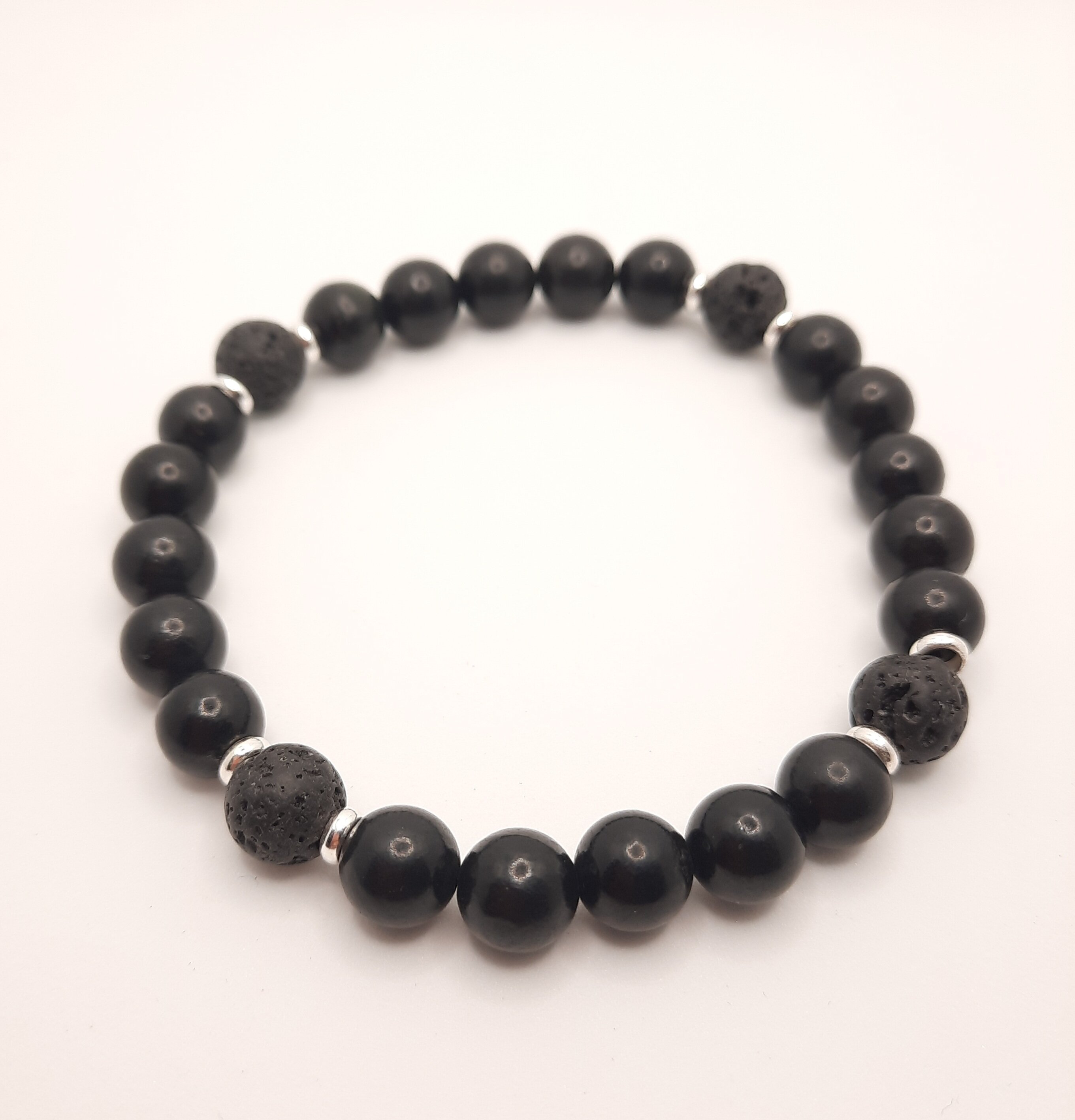 Bracciali in perle di Shungite: scopri tutti i benefici per chi li indossa!