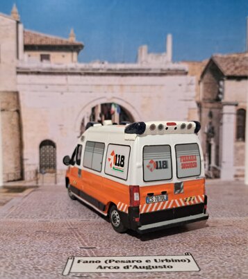 b8c231c4-9e9b-4327-9d8c-ae91363f3a32