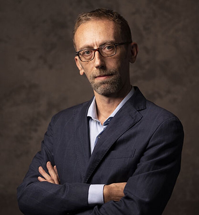 ANTONIO MOLINAROLI INDUSTRIAL DESIGNER, FORMATORE, modellazione 3d, Rhinoceros, AI, sviluppo progetti e modelli