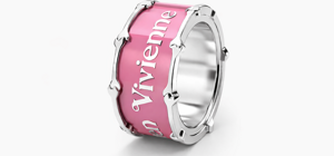 Realizzazione e modellazione di un anello in metallo con lacca rosa personalizzato, design di gioielleria contemporanea e cura del dettaglio