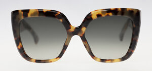 Progettazione concettuale e modellazione digitale 3D di un occhiale da sole donna montatura tartarugata oversize quadrata 