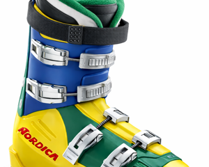 Progettazione e sviluppo scarpone da sci Nordica blu con ganci neri e dettagli arancioniScarpone da sci Nordica giallo verde e blu 