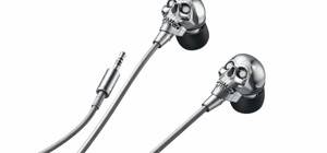 Modellazione 3D Design industriale di auricolari in-ear con struttura a teschio