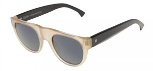 Ideazione del prodotto e modellazione digitale 3D di occhiali da sole donna montatura spessa forma squadrata aste nere