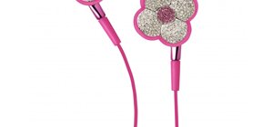  Design industriale di auricolari in-ear con struttura a fiore, rendering tecnico e cura del dettaglio