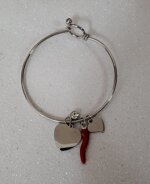 bracciale-rigido-da-donna-ciondoli-pendenti-strass-cuore-quadrigoglio-cornetto