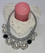 collana-semi-rigida-da-donna-in-acciaio-a-corda-argento-perle-e-pietre-brillanti