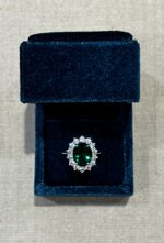 kate-in-oro-con-smeraldo-e-zirconi