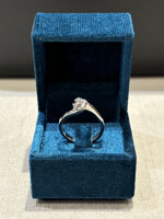 solitario-abbraccio-con-diamante