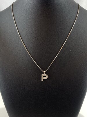 collana-con-lettera-di-zirconi