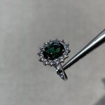 kate-in-oro-con-smeraldo-e-zirconi