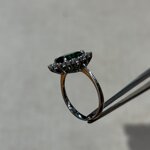 kate-in-oro-con-smeraldo-e-zirconi