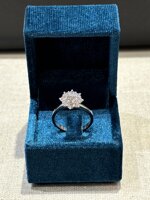 anello-fiore-con-diamanti