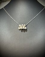 collana-con-pendaglio-inciso-a-bulino-e-diamanti