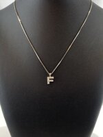 collana-con-lettera-di-zirconi