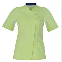 Casacca Giada manica corta Pistacchio vestibilità Slim Fit, mentre il tessuto in TENCEL™ lascia la pelle piacevolmente asciutta e mantiene