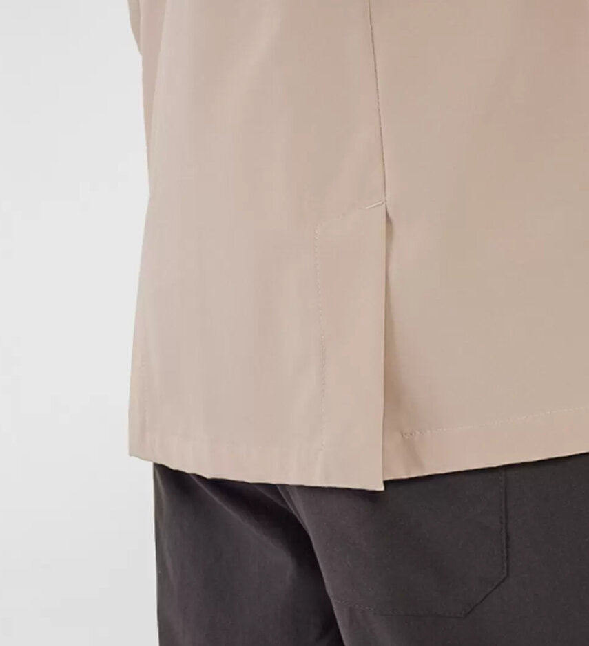 Particolare del taglio giacca con i due spacchi dietro