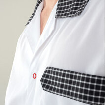 casacca uomo Ricky particolare del collo e della taschina e del bottone rosso. tessuto in policotone gr 140