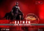 hot-toys-the-batman-with-bat-signal-deluxe-pattinson-16-doll-figure