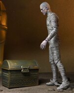 neca-the-mummy-figure-sarcophagus-accessory-horror-universal-monsters