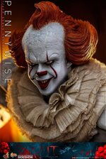 hot-toys-it-pennywise-movie-masterpiece-16-doll-figure-horror