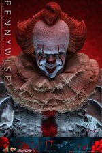 hot-toys-it-pennywise-movie-masterpiece-16-doll-figure-horror
