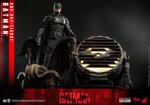 hot-toys-the-batman-with-bat-signal-deluxe-pattinson-16-doll-figure