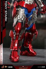 hot-toys-tony-stark-mark-v-suit-up-iron-man-2-deluxe-16-figure
