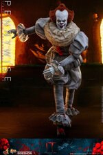 hot-toys-it-pennywise-movie-masterpiece-16-doll-figure-horror