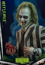 hot-toys-beetlejuice-16-action-figure-movie-masterpiece