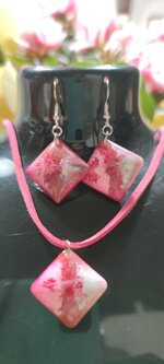 parure-quadrata-rosa-bianco