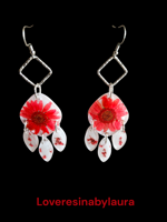orecchini-con-fiori-rossi-base-bianca